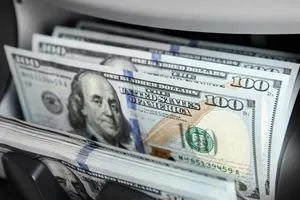 اقتصادي ارتفاع سعر صرف الدولار يعتبر احد تداعيات القرارات الحكومية الأخيرة