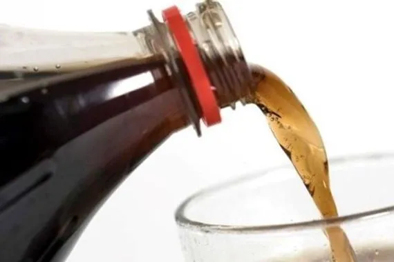 دراسة تكشف عن خطر المشروبات الغازية على الصحة النفسية