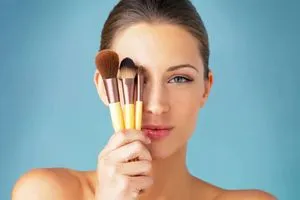 قرار لمحافظة اللاذقية بمنع تبرّج الموظفات يثير جدلاً بسوريا