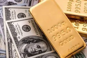 قفزة تاريخية للذهب وتراجع الدولار لأدنى مستوى في 4 سنوات شفق نيوز