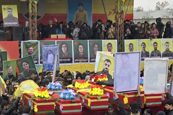 القامشلي تشيّع 10 من مقاتلي ومقاتلات قسد صور شفق نيوز