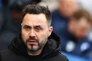 دي زيربي أضاع فرصة تدريب مانشستر يونايتد بسبب مطالبه