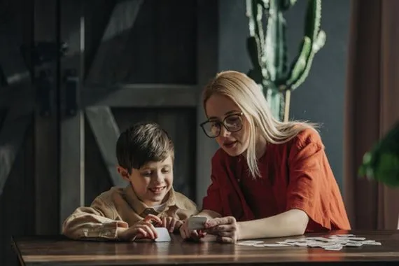 الكشف عن سرّ تعزيز مهارات النطق لدى أطفال التوحد