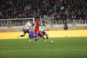 دوري
 النجوم الكرمة يتصدر والشرطة يواصل المطاردة اليوم وطني الصالات يلاقي
 كوريا الجنوبية في كأس اسيا
