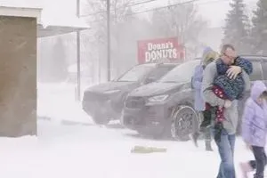 تحذيرات من عاصفة القنبلة الإعصارية تضرب نيويورك شفق نيوز