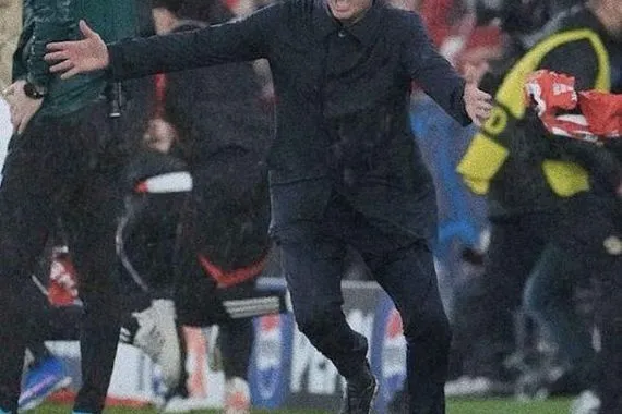 صور احتفال مورينيو الجنوني بالهدف الرابع ضد ريال مدريد