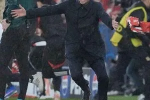 صور احتفال مورينيو الجنوني بالهدف الرابع ضد ريال مدريد